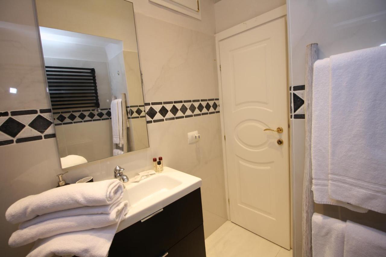 Homedoapartments Deluxe Terme Suite Florencia Exterior foto